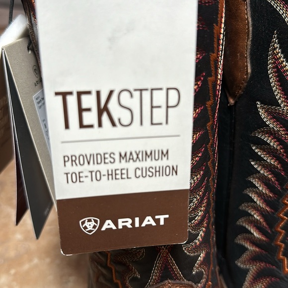 Brand new Ariat boots tan and black. - Picture 5 of 6